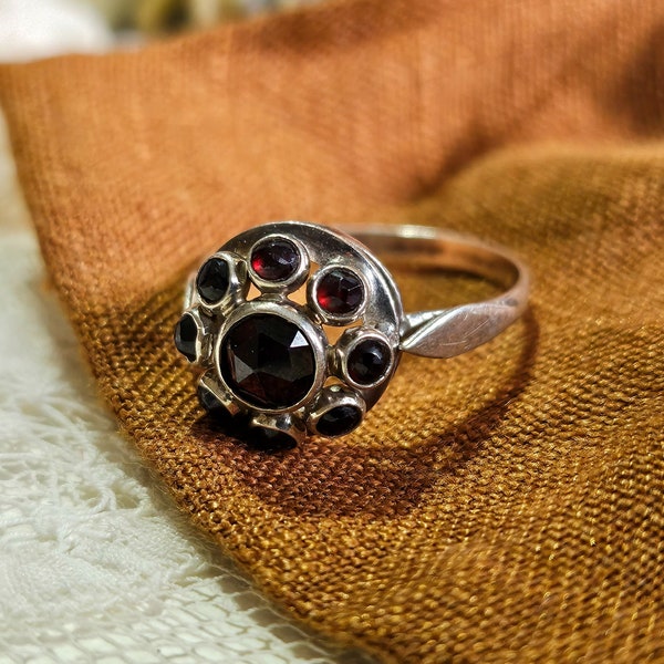 835 Silver Austro Hungarian(?) Rose Cut Garnets Ring, Antique Vintage Faceted Blood Red Garnet Ring, Renaissance revival jewellery, UK M1/2