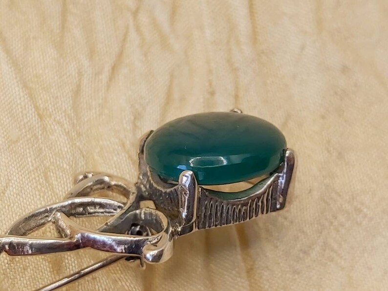 Sword Mythology Kilt Pin /'As Found/' Condition Vintage Scottish Celtic Knot Dirk Kilt Pin Green Glass Cabochon Long White Metal Brooch