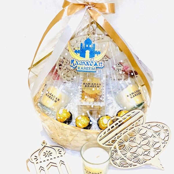 UMRAH MUBARAK Gift Hamper - Islamic Novelty Gift Candle-Chocolates Treats Gift Basket - For Relatives - Friends -Colleagues - Coworker