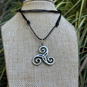 Triskelion pendant-Celtic necklace-Triple spiral design-Celtic Spiral Symbol pendant-Wiccan jewellery gift-Irish pendant-Spiritual Amulet