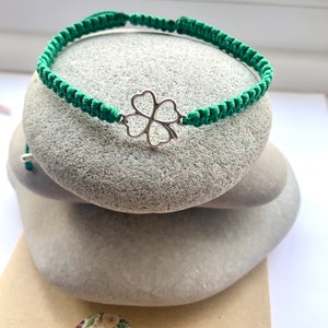 Klaver armband-4 klavertje-armband-St Patrick&#39;s Day-armband-Veel geluk-armband-Veel geluk bedelarmband-Verzilverde klaver-bedel