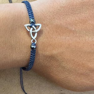 Dainty Triquetra bracelet-Celtic Knot Trinity Symbol-Power of Three-Woven bracelet-Blue navy colour-Holy Trinity-Handmade-Trinity Knot-Irish