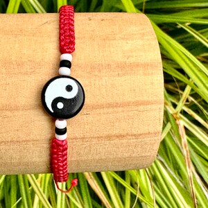 Yin Yang bracelet-Red bracelet-Red string-Friendship bracelet-Black&White-Best friend-Tai Chi bracelet-Good Luck bracelet-Handmade-Kabbalah