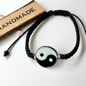 Yin Yang Bracelet-Black and White Bracelet-Life balance bracelet- Handmade yin yang bracelet- Made to order bracelet-Mens bracelet-women