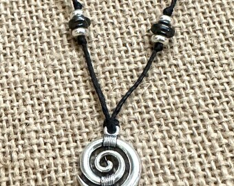 Collier Cuir Vintage Homme/femme - Pendentif Spirale Texturé Marron - Style Tribal Bohème - COOLSTEELANDBEYOND