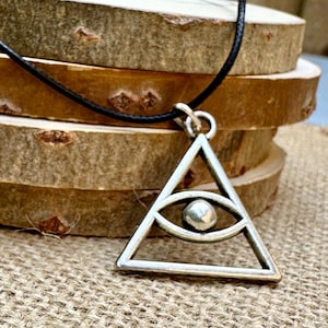 Auge der Vorsehung-Drittes Auge Halskette-Dreieck Anhänger-Böses Auge Halskette-All sehendes Auge-Illuminati-Herren Anhänger-Auge des Horus-Handmade UK