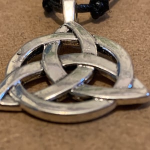 Celtic knot pendant-Stainless steel Celtic Knot-Trinity Celtic knot pendant-Triquetra pendant-Balance and harmony pendant-Handmade jewellery