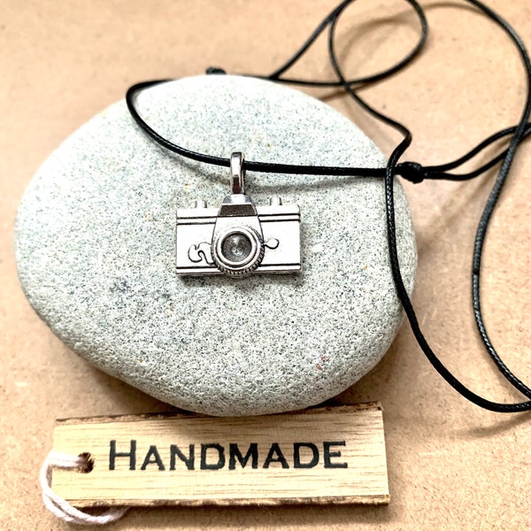 Camera necklace-Capture Life -Capture moments-Create memories-Photography-Pictures-Gift for photographers-Photographer pendant-Artist-Uk