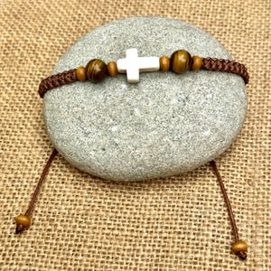 Cross bracelet-Howlite cross-Tiger eye beads and natural wood beads bracelet-Brown bracelet-Gemstones bracelet-Spiritual jewellery-Handmade