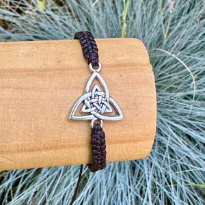 Celtic knot bracelet-Black bracelet-Bracelet for men-Celtic Trinity Knot bracelet-Triquetra Bracelet-Handmade bracelet-Knot bracelet-Uk
