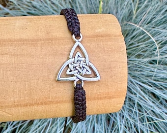 Celtic knot bracelet-Black bracelet-Bracelet for men-Celtic Trinity Knot bracelet-Triquetra Bracelet-Handmade bracelet-Knot bracelet-Uk
