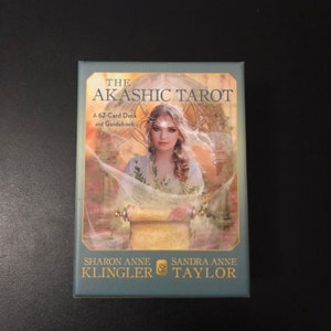Das Akasha-Tarot: Ein 62-Karten-Deck und ein Handbuch