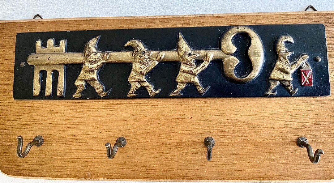 Vintage Key Board / Board Dwarves / Gnomes / Hook Bar Wood / Brass Mid ...