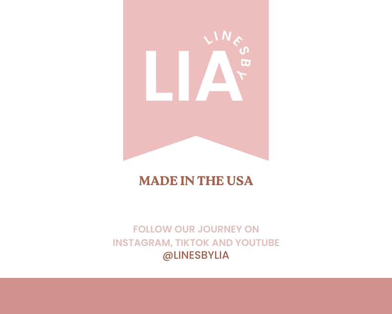 Puede incluir: Una pancarta rosa con el texto "LINESBYLIA" y la palabra "LIA" en blanco. La pancarta tiene el texto "MADE IN THE USA" debajo y el texto "FOLLOW OUR JOURNEY ON INSTAGRAM, TIKTOK AND YOUTUBE @LINESBYLIA" debajo de eso.