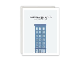 Könnte beinhalten: Eine Grußkarte mit hellgrauem Hintergrund, die eine Illustration eines blauen Wohnhauses zeigt, mit dem Text CONGRATULATIONS ON YOUR new apartmnet in Schwarz. Das Gebäude hat fünf Stockwerke mit mehreren Fenstern und einem Eingang.