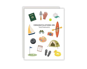 Könnte beinhalten: Eine weiße Grußkarte mit dem Text CONGRATULATIONS ON retirement und verschiedenen Illustrationen, darunter ein grüner Reisepass, eine Gartenschaufel, ein Handschuh, eine Kappe, ein Tennisball, ein Segelboot, ein Fernglas, eine Kamera, ein Kajak, eine Bowlingkugel, eine Farbpalette, ein Zelt, eine Bingokarte, ein Golfloch, Flip-Flops und ein gelber Entenschwimmring.