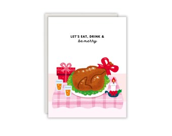 Könnte beinhalten: Eine Grußkarte mit einem gebratenen Truthahn auf einer Platte mit grünem Salat, einem roten Geschenk mit rosa Schleife, zwei Gläsern mit orangefarbener Flüssigkeit und einer brennenden Kerze. Der Text lautet LET'S EAT, DRINK & be merry auf einer rosa karierten Tischdecke.