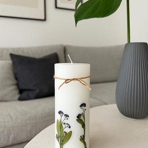 Pressed Flowers Candle – Handcrafted Soy Candle with Real Dried Flowers – Natural & Eco-Friendly Home Decor - Forget-me-not.
