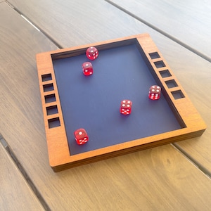 Großes Holzwürfeltablett mit Kunstleder, großes Würfeltablett, personalisiertes Spielbrett, Würfeltablett für Yahtzee, Farkle, D & D, 9 “x7” Tablett