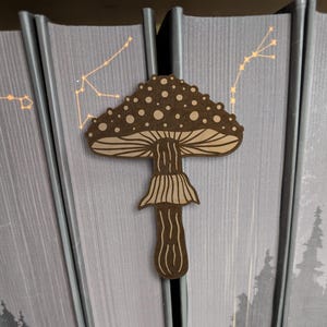 Mushroom bookshelf decor, Flat Mount Book Knook, wood engraved or hand-painted, double-sided