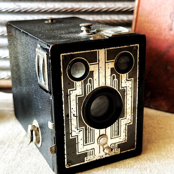 Vintage Kodiak Brownie Camera Six-20 1930s | Adorable Box Camera Rustic Home Decor | Old Photography Hobbies | Bookshelf Display