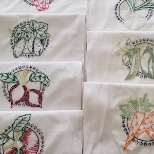 Set van 7 handgeborduurde T-handdoek Veggies