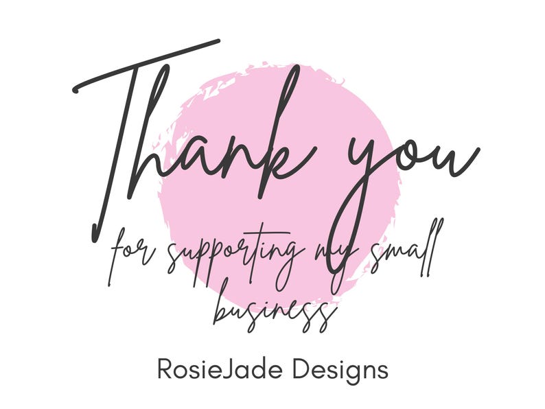 Peut inclure: Sur fond blanc, le texte "Thank you" en &eacute;criture noire est superpos&eacute; &agrave; un cercle rose aquarelle. En dessous, le texte dit "for supporting my small business" et "RosieJade Designs".