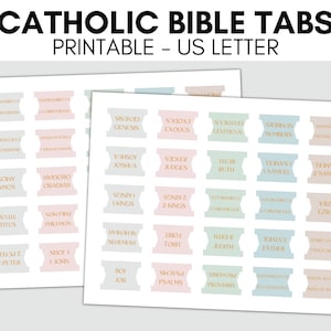Op de afbeelding: Printbare katholieke Bijbeltabbladen in pastelkleuren met gouden letters. De tabbladen bevatten de namen van de boeken van de Bijbel, zoals Genesis, Exodus, Leviticus, Numeri, Deuteronomium, Jozua, Rechters, Ruth, 1 Samuel, 2 Samuel, 1 Koningen, 2 Koningen, 1 Kronieken, 2 Kronieken, Ezra, Nehemia, Esther, Tobit, Judith, 1 Makkabeeën, Psalmen, Spreuken, Prediker, Hooglied, Job, Amos, Obadja, Jona, Micha, Nahum, Habakuk, Zefanja, Haggai, Zacharia, Maleachi, Mattheüs, Markus, Lucas, Johannes, Handelingen der Apostelen, Romeinen, 1 Korintiërs, 2 Korintiërs, Galaten, Efeziërs, Filippenzen, Kolossenzen, 1 Thessalonicenzen, 2 Thessalonicenzen, 1 Timotheüs, 2 Timotheüs, Titus, Filemon, Hebreeën, Jakobus, 1 Petrus, 2 Petrus, 1 Johannes, 2 Johannes, 3 Johannes, Judas en Openbaring.