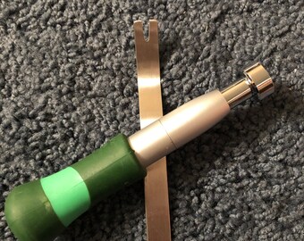 Green Tacker and Extractor Tool for Needlepoint and Quilting