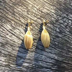 Vegetable Gold Earrings - Capim Dourado