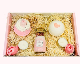 Pink Gift Box | Bath Bomb Gift Box | Bath Bombs | Bath Salts | Bath Bomb | Bath Salt | Pamper | Gift | Gift Idea | Handmade | Birthday