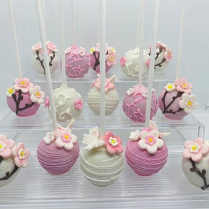 Spring or Easter cake pops for any occasion. No shipping June to September - pick up or in person delivery only.  Sold by the dozen.
