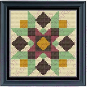 Peut inclure: Un bloc de courtepointe avec un motif d'étoile dans des tons de brun, vert et jaune. L'étoile est entourée d'une bordure de carrés de couleur beige clair.