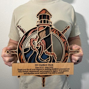 Placa de madera personalizada con forma de faro / Premio de regalo militar / Placa militar / Regalo de despedida de un compañero de trabajo / Marina de los EE. UU.