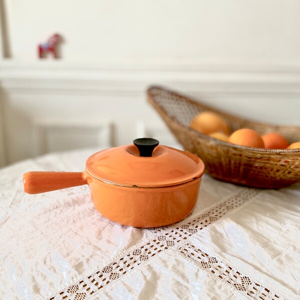 Caquelon poêlon casserole avec poignée et couvercle cocotte Le Creuset 1,2 L orange