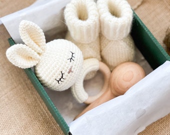 Christmas personalized Baby Gift Box/ Neutral Baby Gift/ Baby Shower Gift/ Montessori toys/ Stuffed animal