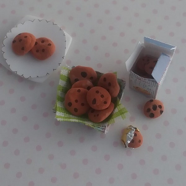 Miniature 1:24 scale-Chocolate chip cookies