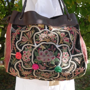 Handtaschen für Damen, Umhängetaschen für Damen, Tragetasche. Einzigartige, einmalige Tribal-Ethno-Hmong-Stickerei.
