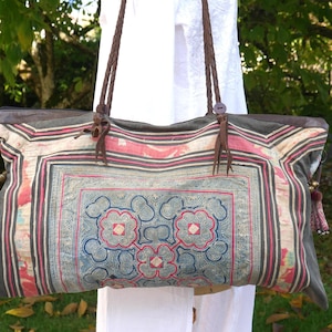 Handtaschen für Damen, Umhängetaschen für Damen, Tragetasche. Einzigartige, einmalige Tribal-Ethno-Hmong-Stickerei.