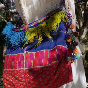 Nicht aus zweiter Hand. Handtasche für Damen, Umhängetasche, Tragetasche; Einzigartige ethnische Karen-Stickerei