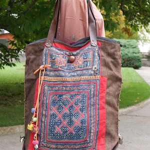 Handtaschen für Damen, Umhängetaschen für Damen, Tragetasche. Einzigartige, einmalige Tribal-Ethno-Hmong-Stickerei.