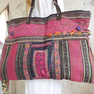 Original Hmong-Recycling-Sticktasche mit Leder. Ein einzigartiges und seltenes Stück mit Vintage-Materialien