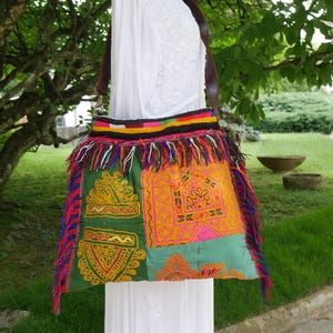 Handtaschen für Damen, Umhängetaschen für Damen, Tragetasche. Einzigartige, einmalige Tribal-Ethno-Hmong-Stickerei.