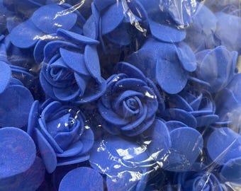 Donkerblauwe foam craft bloemen 3 3/8 inch rond. Koop in bulk: je ontvangt 500 stuks. Donkerblauwe schuimrozen.  Ambachtelijke rozen van schuim. Berenschuimrozen.