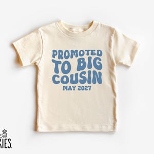 Groovy Promoted to Big Cousin Graphic Tee: Retro Cousin Shirt with Custom Date - RL18980 zdjęcie 1