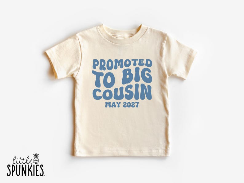 Groovy Promoted to Big Cousin Graphic Tee: Retro Cousin Shirt with Custom Date - RL18980 zdjęcie 1