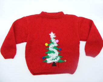 Pull tricoté avec un sapin de Noël