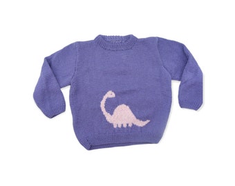 Pull tricoté violet avec un dinosaure