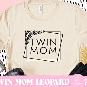 Twin Mom svg, Mom Of Twins Svg, Baby Shower SVG, Mom life svg, Twin Mom Shirt Svg, Mama SVG, Mother’s Day Svg - Téléchargement numérique
