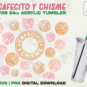 Puede incluir: Un diseño descargable para un vaso acrílico de 700 ml con el texto "Cafecito y Chisime" en letras rosas y marrones rodeado de un patrón de pasteles conchas rosas y marrones.